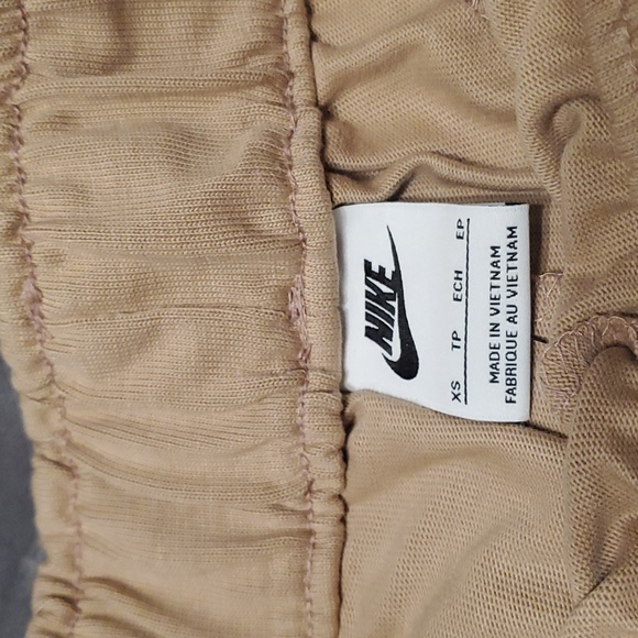 NWT Nike Loose Fit High Rise shorts XS - Picture 5 of 6